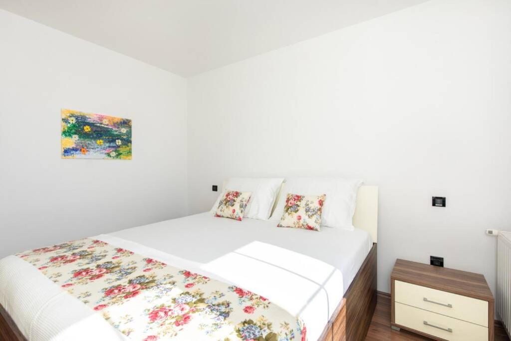 Apartment Natali Punat- Free Parking On Premises ภายนอก รูปภาพ