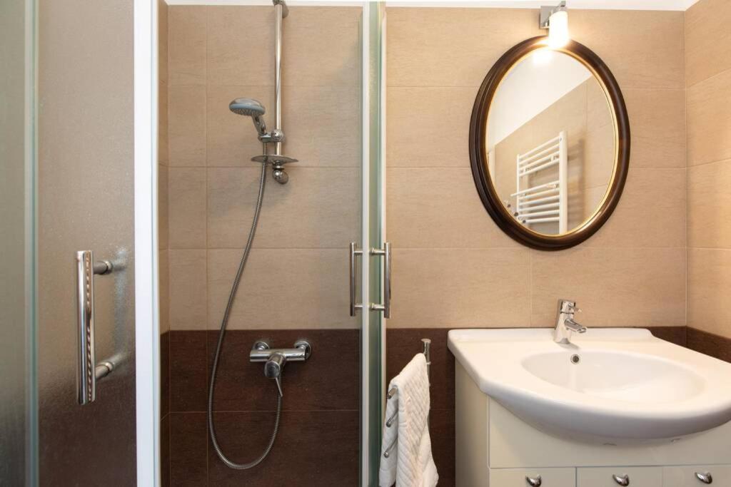 Apartment Natali Punat- Free Parking On Premises ภายนอก รูปภาพ